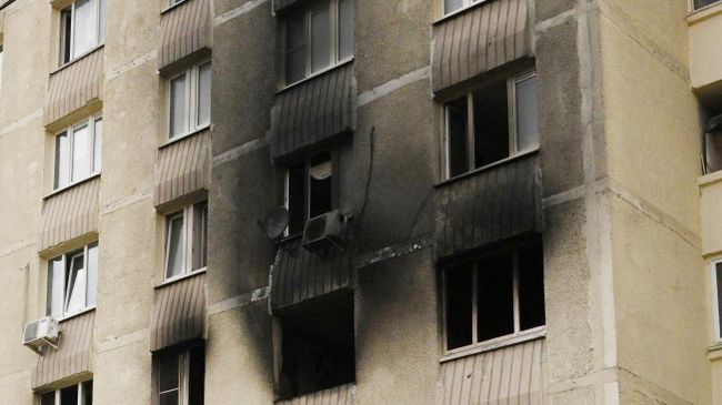 Последствия пожара в жилом доме в Мытищах