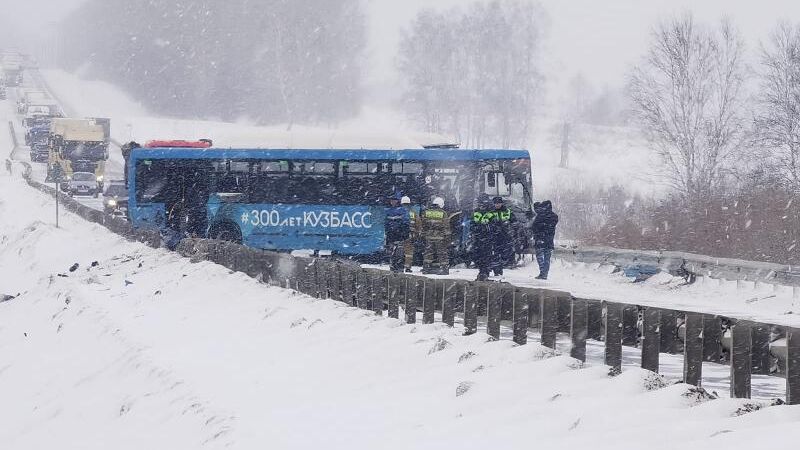 На месте ДТП с автобусом в Кемеровской области На месте ДТП с автобусом в Кемеровской области - РИА Новости, 1920, 20.01.2023