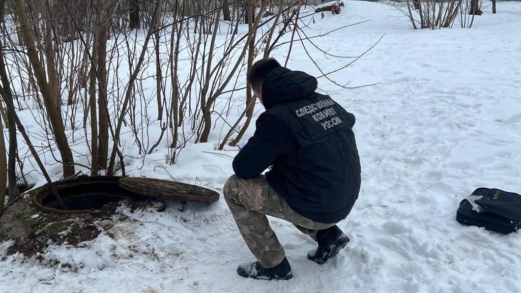 В канализационном колодце на улице Любого города Обнинска обнаружили тела В канализационном колодце на улице Любого города Обнинска обнаружили тела - РИА Новости, 1920, 15.01.2023