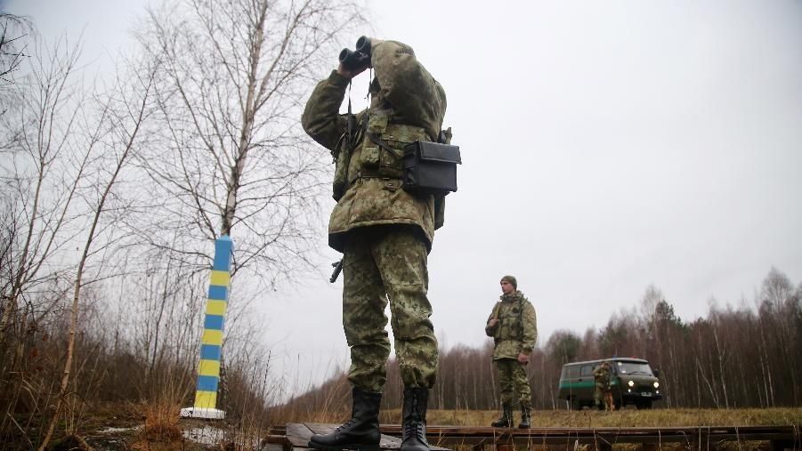 Белорусские пограничники на границе с Украиной Белорусские пограничники на границе с Украиной - РИА Новости, 1920, 28.01.2025