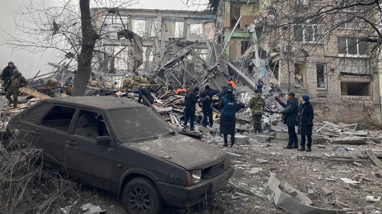 Последствия обстрела на проспекте Ильича в Калининском районе Донецка Последствия обстрела на проспекте Ильича в Калининском районе Донецка - РИА Новости, 1920, 16.01.2023