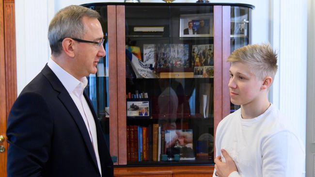 Губернатор Калужской области Владислав Шапша и гимнаст Иван Куляк Губернатор Калужской области Владислав Шапша и гимнаст Иван Куляк