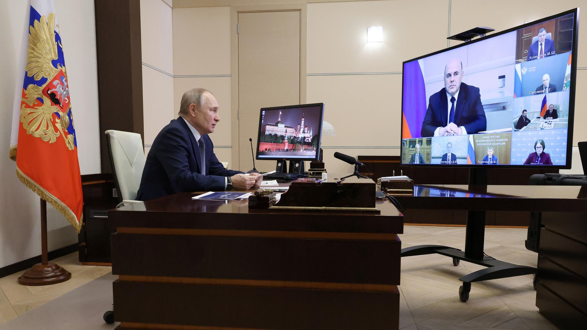 Президент РФ Владимир Путин проводит в режиме видеоконференции совещание по экономическим вопросам Президент РФ Владимир Путин проводит в режиме видеоконференции совещание по экономическим вопросам - РИА Новости, 1920, 17.01.2023