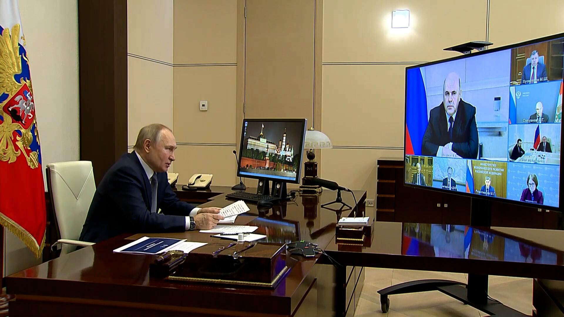 Путин: Нужно добиться увеличения заработных плат Путин: Нужно добиться увеличения заработных плат - РИА Новости, 1920, 17.01.2023