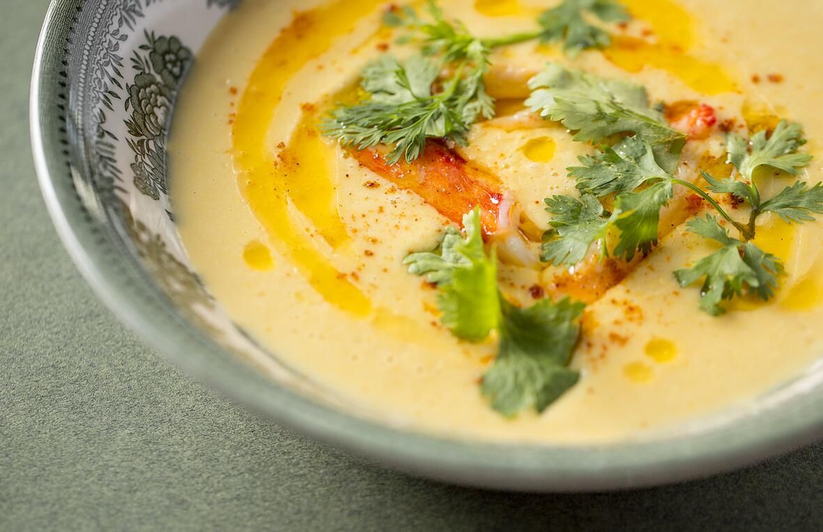 Кукурузный суп с тофу, крабом и крабовым маслом из ресторана GRACE Bistro Кукурузный суп с тофу, крабом и крабовым маслом из ресторана GRACE Bistro - РИА Новости, 1920, 19.01.2023
