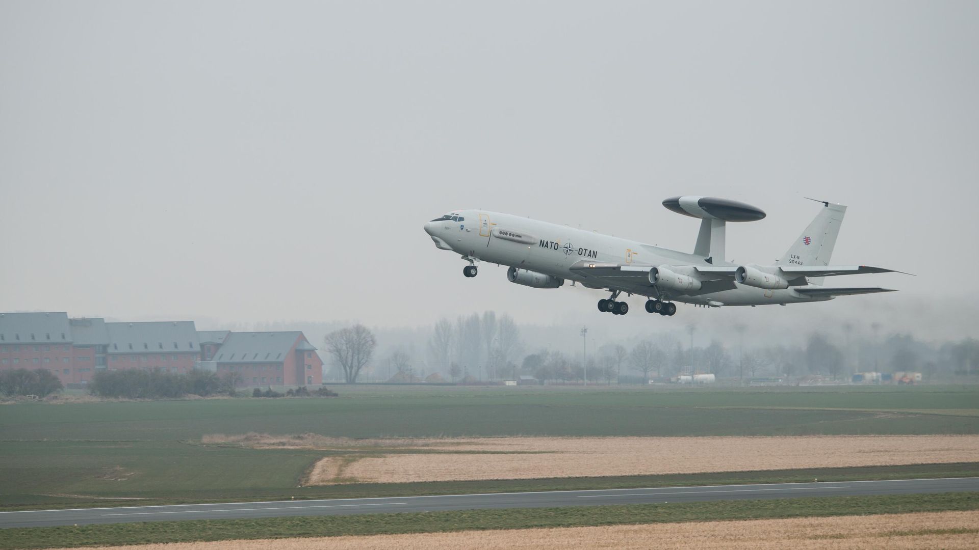 Самолет дальнего радиолокационного обнаружения Boeing E-3 Sentry AWACS НАТО Самолет дальнего радиолокационного обнаружения Boeing E-3 Sentry AWACS НАТО - РИА Новости, 1920, 28.09.2023