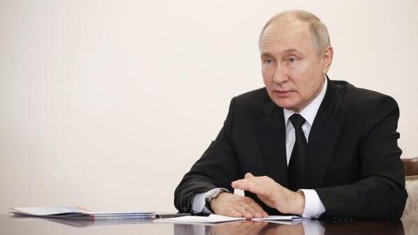 LIVE: Путин на встрече с ветеранами и жителями блокадного Ленинграда LIVE: Путин на встрече с ветеранами и жителями блокадного Ленинграда - РИА Новости, 1920, 18.01.2023