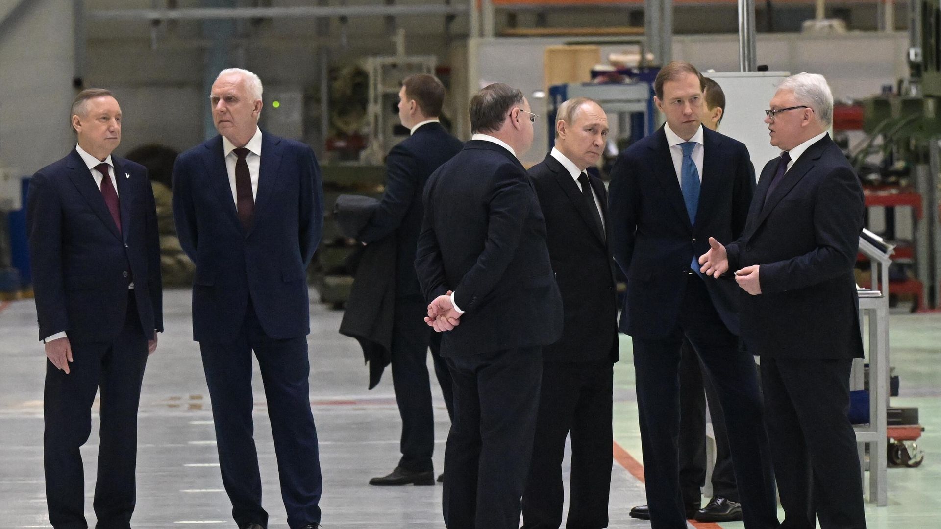 Президент России Владимир Путин во время посещения АО Северо-западный региональный центр концерна ВКО Алмаз-Антей — Обуховский завод Президент России Владимир Путин во время посещения АО Северо-западный региональный центр концерна ВКО Алмаз-Антей — Обуховский завод - РИА Новости, 1920, 18.01.2023