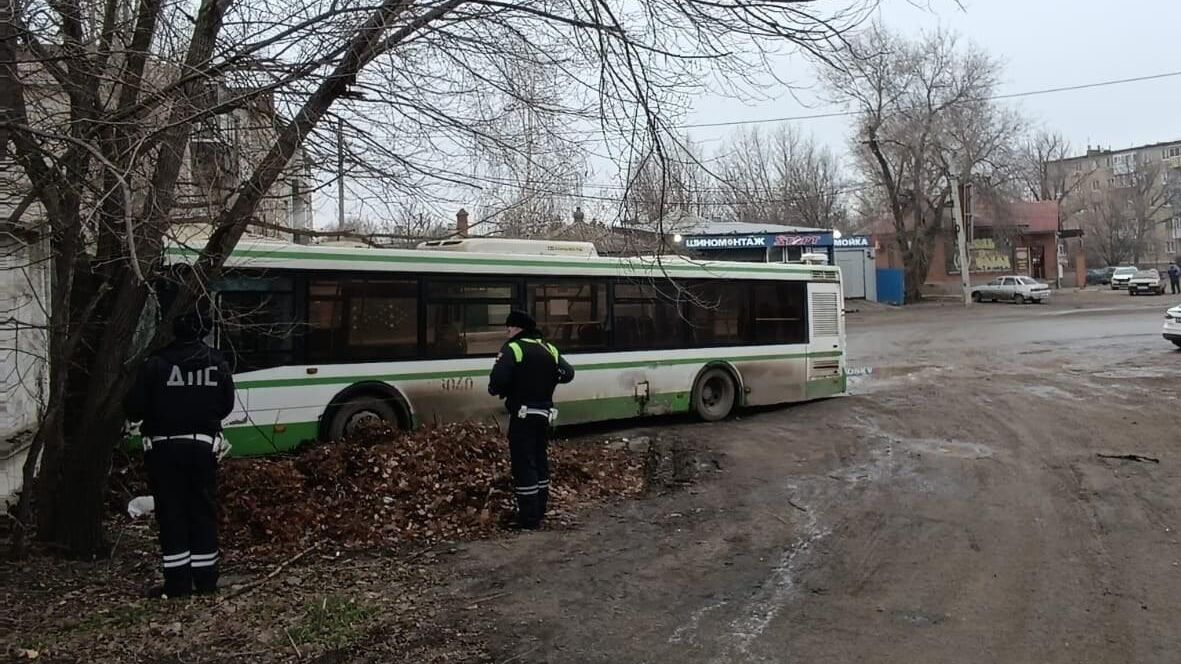 Место ДТП с участием автобуса в Каменске-Шахтинском. 20 января 2023 Место ДТП с участием автобуса в Каменске-Шахтинском. 20 января 2023 - РИА Новости, 1920, 20.01.2023
