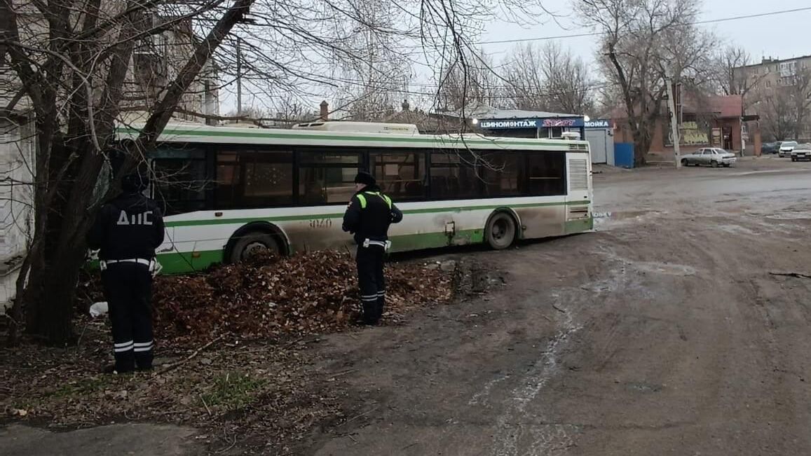 Место ДТП с участием автобуса в Каменске-Шахтинском. 20 января 2023 Место ДТП с участием автобуса в Каменске-Шахтинском. 20 января 2023 - РИА Новости, 1920, 20.01.2023