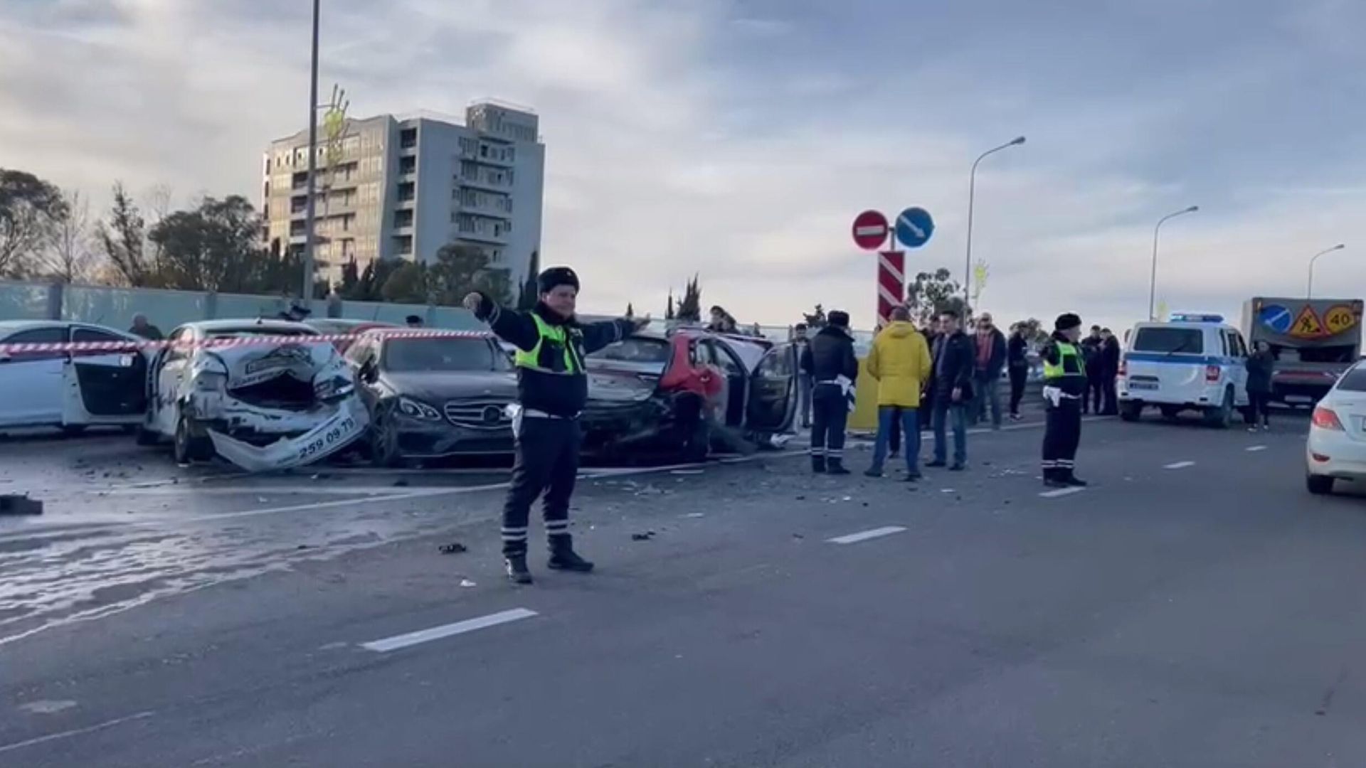 ДТП с участием девяти автомобилей в Сочи ДТП с участием девяти автомобилей в Сочи - РИА Новости, 1920, 20.01.2023