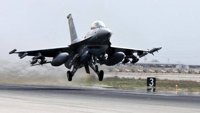 Американский истребитель F-16 Fighting Falcon