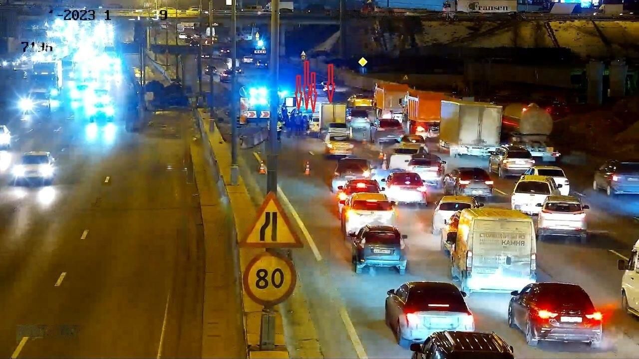  ДТП с участием нескольких автомобилей на внешней стороне 28-го километра МКАД - РИА Новости, 1920, 21.01.2023