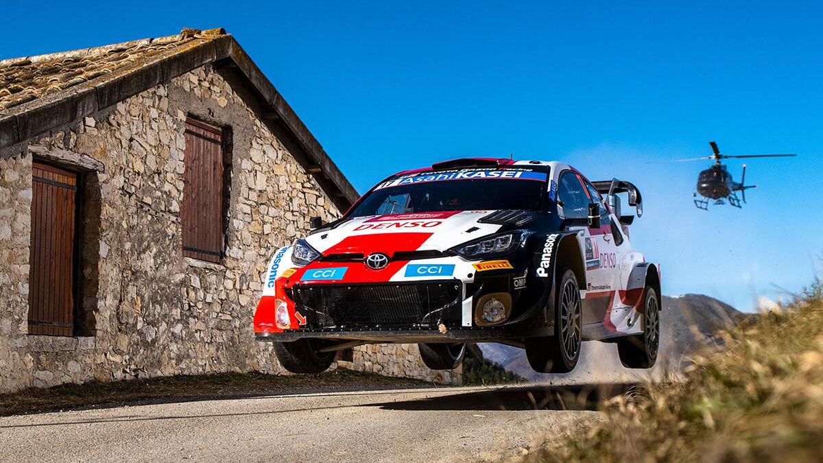 Французский гонщик Себастьян Ожье на этапе ралли WRC Французский гонщик Себастьян Ожье на этапе ралли WRC - РИА Новости, 1920, 22.01.2023