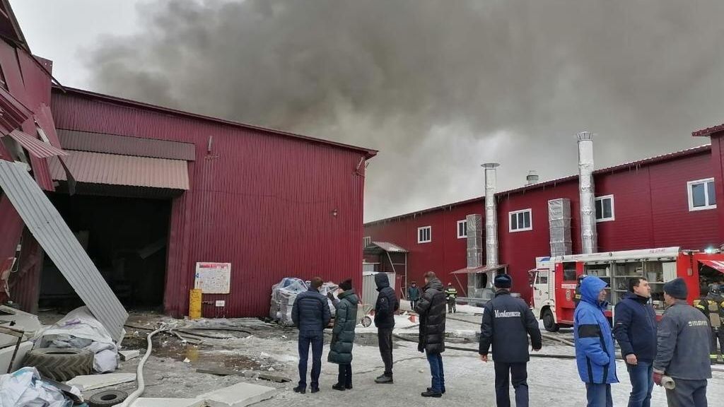 Пожар в нежилом здании в городском округе Шатура Пожар в нежилом здании в городском округе Шатура - РИА Новости, 1920, 23.01.2023