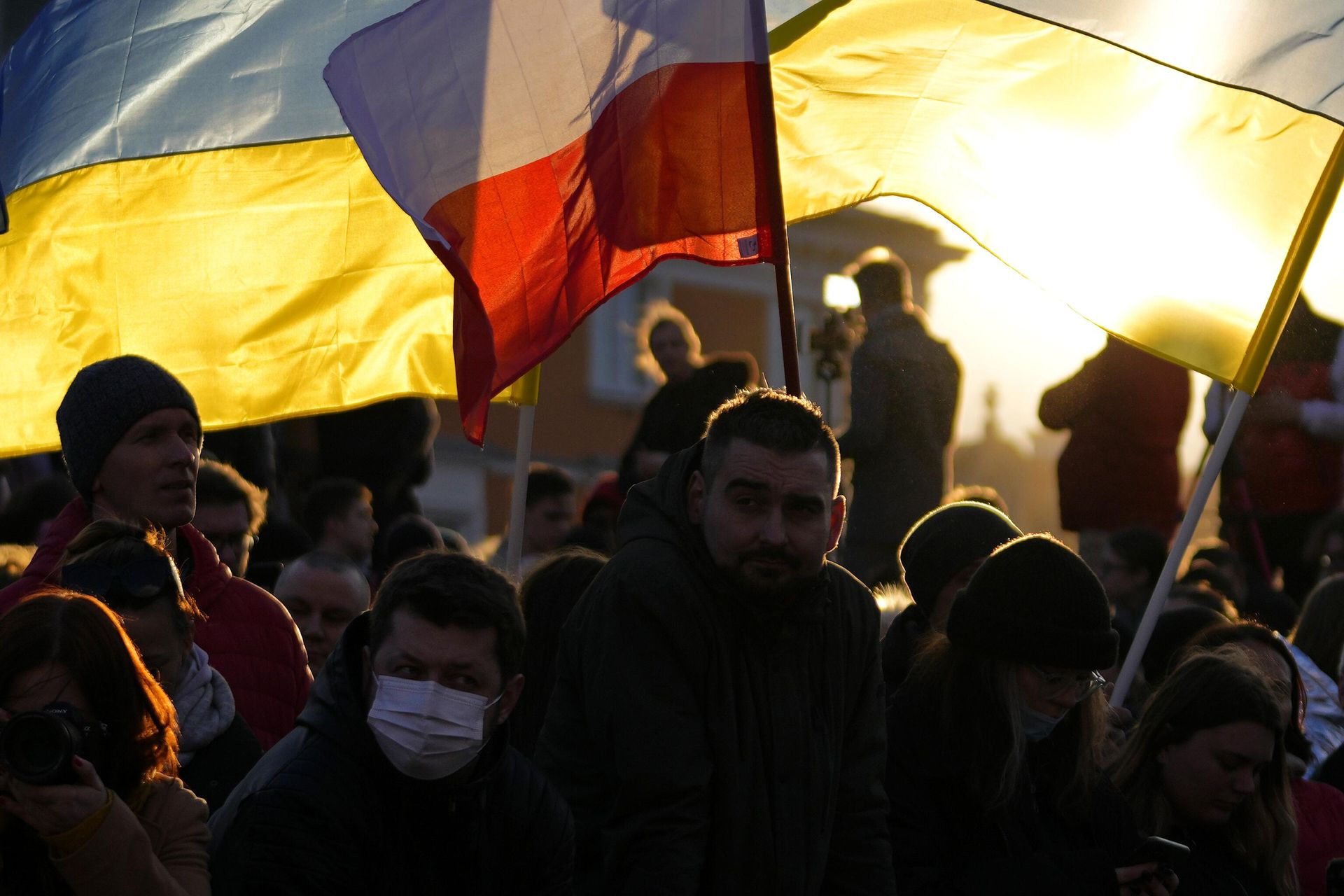 Люди с флагами Украины и Польши в Варшаве Люди с флагами Украины и Польши в Варшаве - РИА Новости, 1920, 26.09.2023