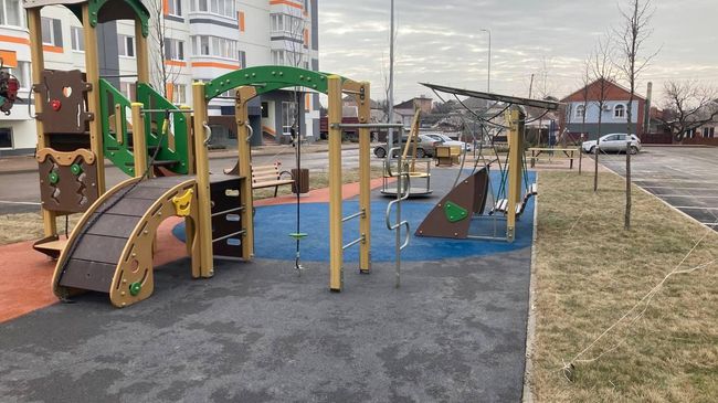 Детская площадка в Мариуполе Детская площадка в Мариуполе