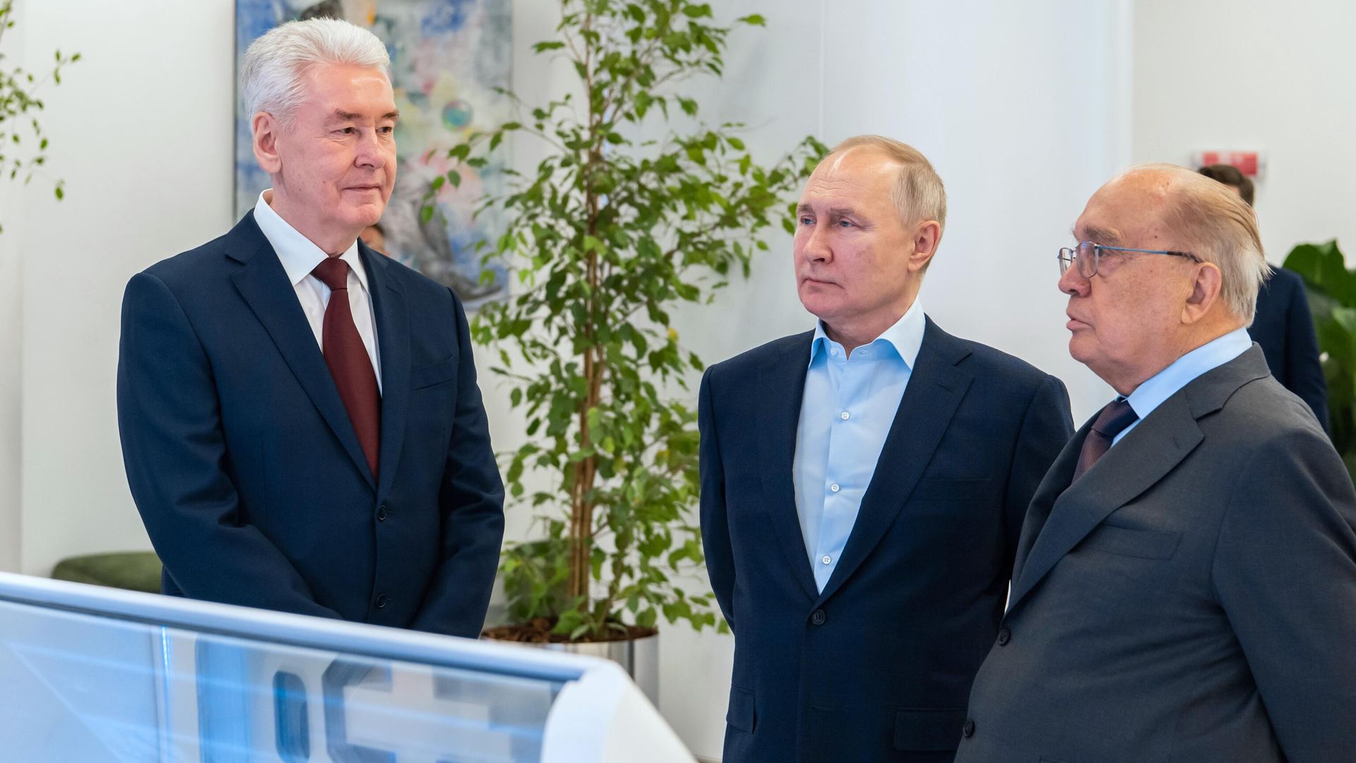 Президент РФ Владимир Путин во время посещения МГУ имени М.В. Ломоносова Президент РФ Владимир Путин во время посещения МГУ имени М.В. Ломоносова - РИА Новости, 1920, 25.01.2023