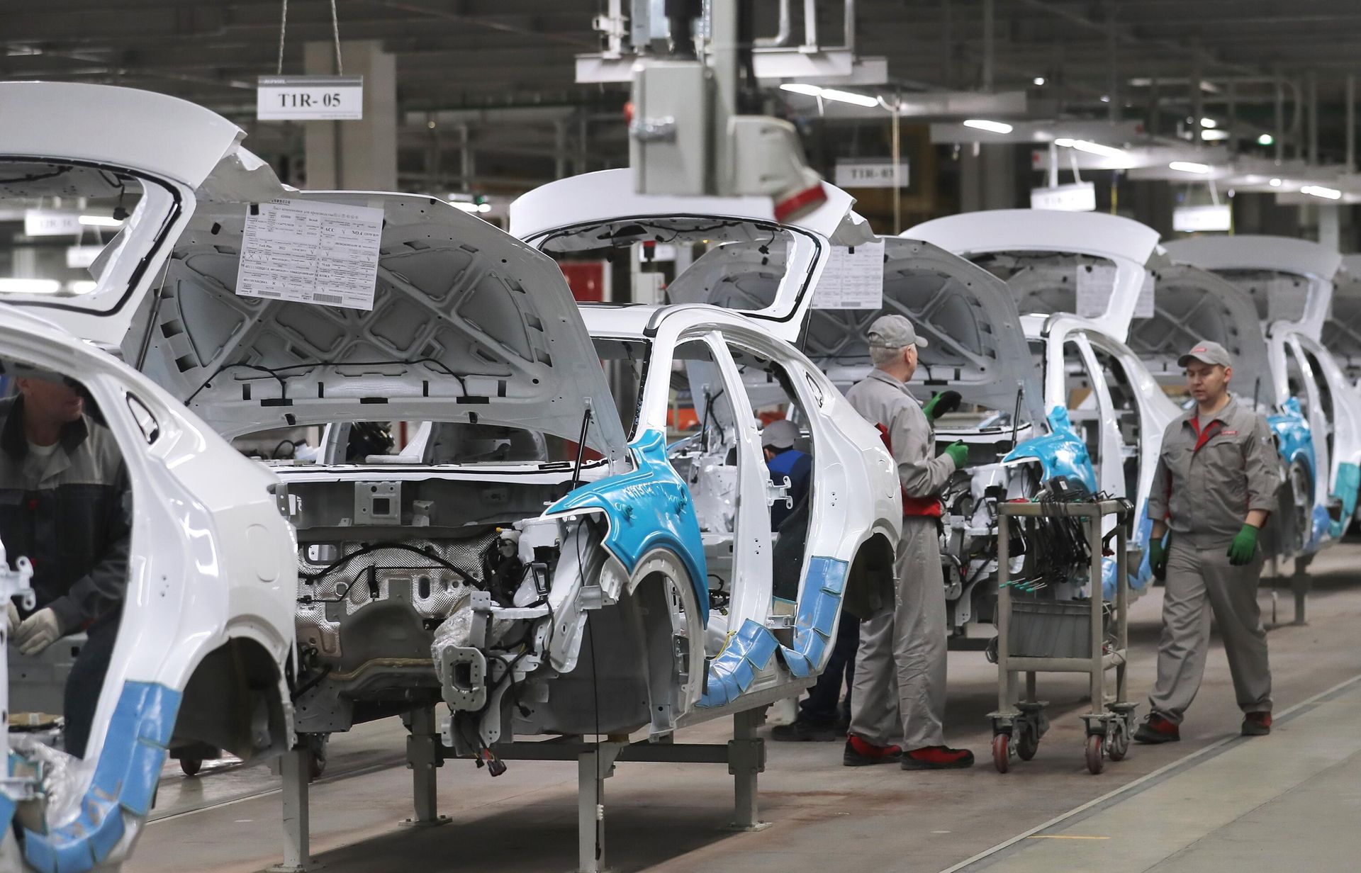 Сотрудники завода Haval в Тульской области работают в цехе сборки автомобилей Сотрудники завода Haval в Тульской области работают в цехе сборки автомобилей - РИА Новости, 1920, 24.01.2025
