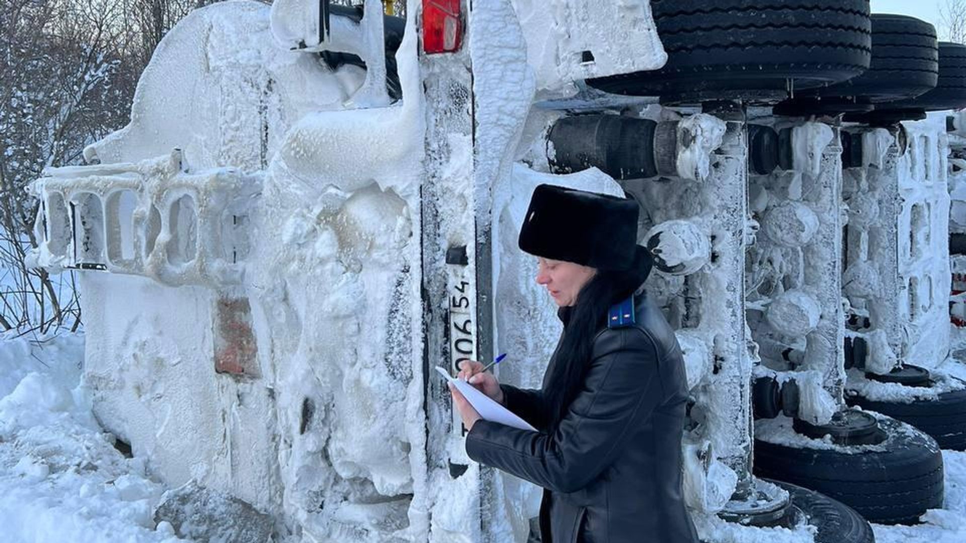 На месте ДТП с бензовозом в Кемеровской области На месте ДТП с бензовозом в Кемеровской области - РИА Новости, 1920, 25.01.2023