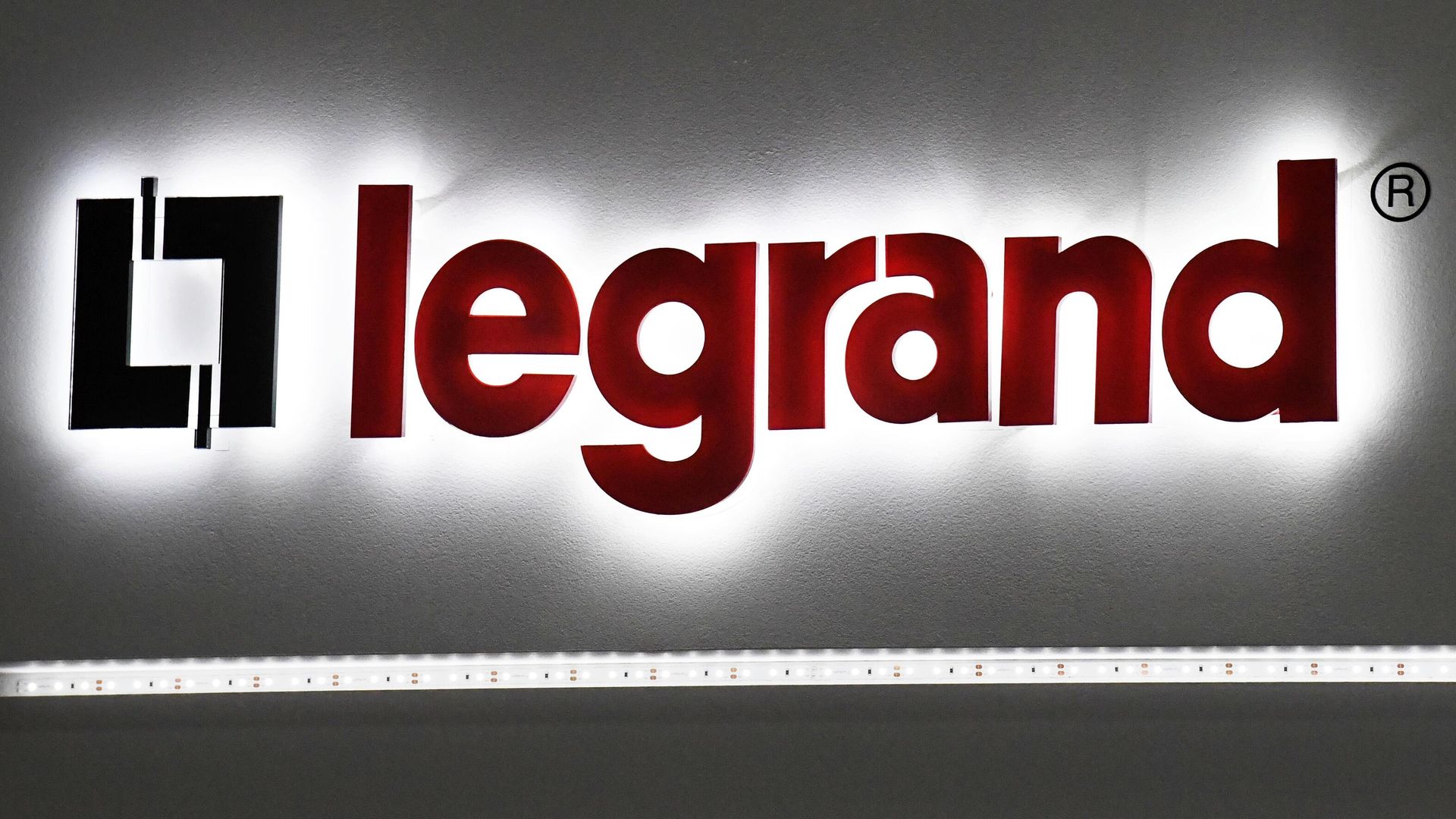 Вывеска компании Legrand Вывеска компании Legrand - РИА Новости, 1920, 25.01.2023