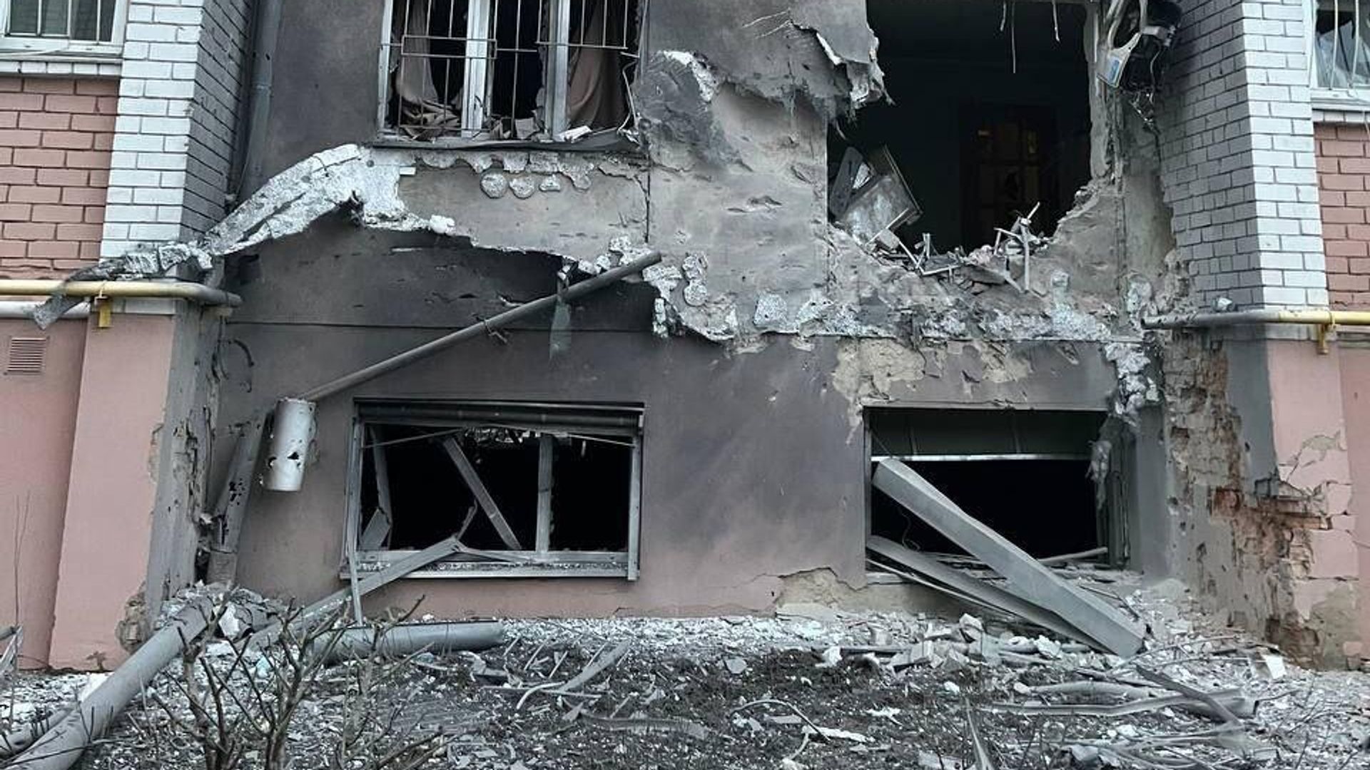 Последствия обстрела со стороны Украины мирного населения и жилых домов Новой Каховки Последствия обстрела со стороны Украины мирного населения и жилых домов Новой Каховки - РИА Новости, 1920, 29.04.2023