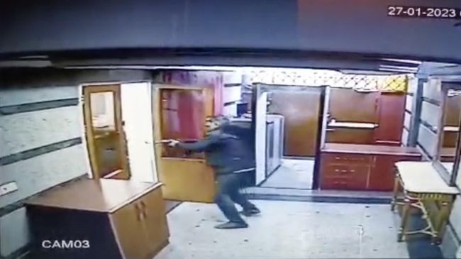 Нападение на посольство Азербайджана в Тегеране. Кадр c камеры видеонаблюдения