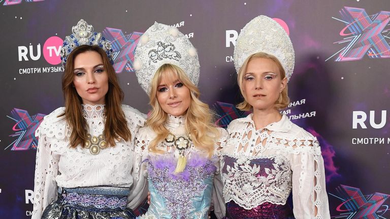 Солистки группы Фабрика Валерия Девятова, Мария Гончарук и Ирина Тонева на церемонии вручения X русской музыкальной премии телеканала RU.TV в зале Крокус Сити Холл в Москве