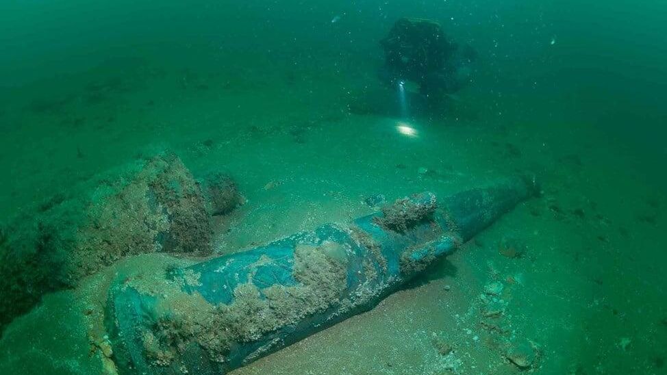 Пушки голландского военного корабля Klein Hollandia, затонувшего после сражения в проливе Ла-Манш более 350 лет назад Пушки голландского военного корабля Klein Hollandia, затонувшего после сражения в проливе Ла-Манш более 350 лет назад - РИА Новости, 1920, 28.01.2023