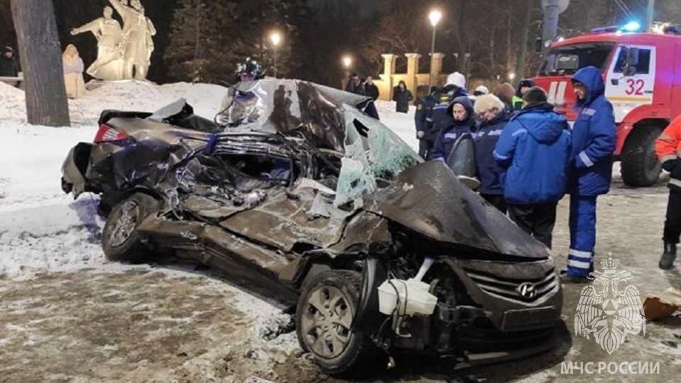 ДТП с участием Hyundai Solaris и грузовика Shacman в Нижнем Новгороде ДТП с участием Hyundai Solaris и грузовика Shacman в Нижнем Новгороде - РИА Новости, 1920, 28.01.2023