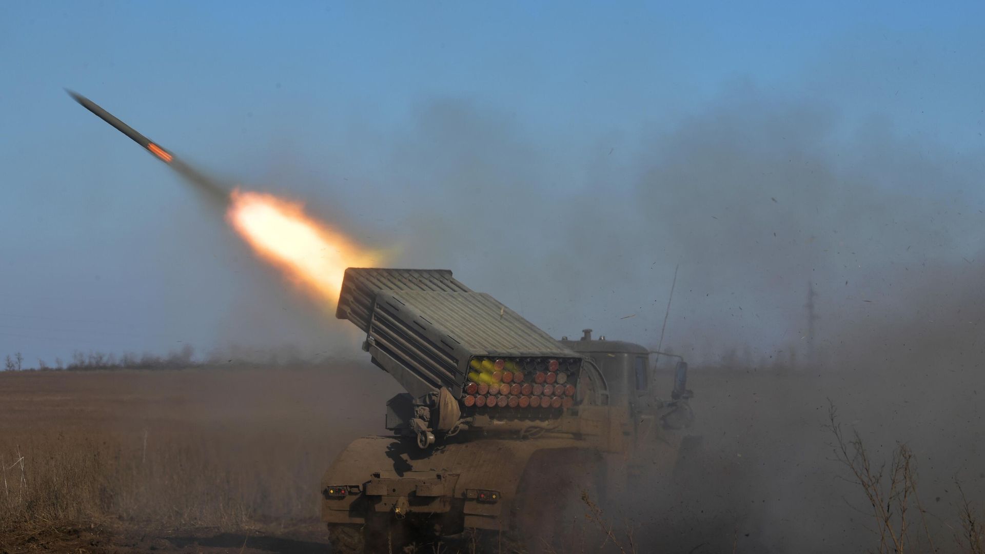 Боевая стрельба по целям ВСУ из реактивной системы залпового огня Торнадо-Г Вооруженных сил России - РИА Новости, 1920, 16.02.2023