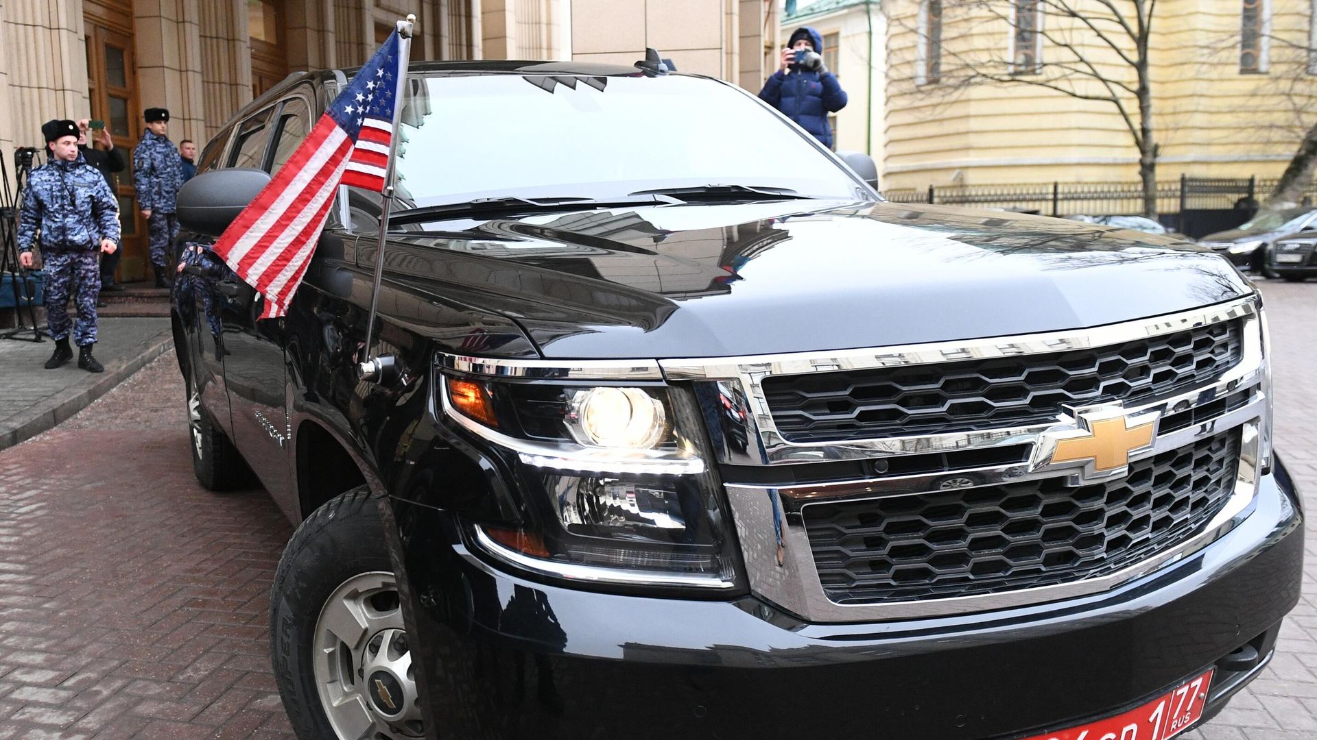 Автомобиль с новым послом США Линн Трейси у здания МИД РФ Автомобиль с новым послом США Линн Трейси у здания МИД РФ - РИА Новости, 1920, 09.02.2023