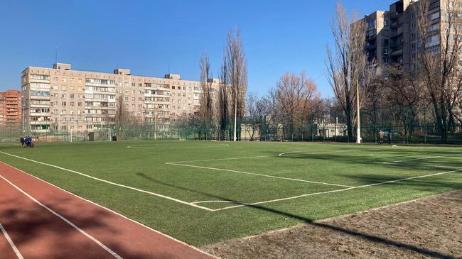 Искусственный газон на футбольной площадке в 65-ой школе Мариуполя Искусственный газон на футбольной площадке в 65-ой школе Мариуполя