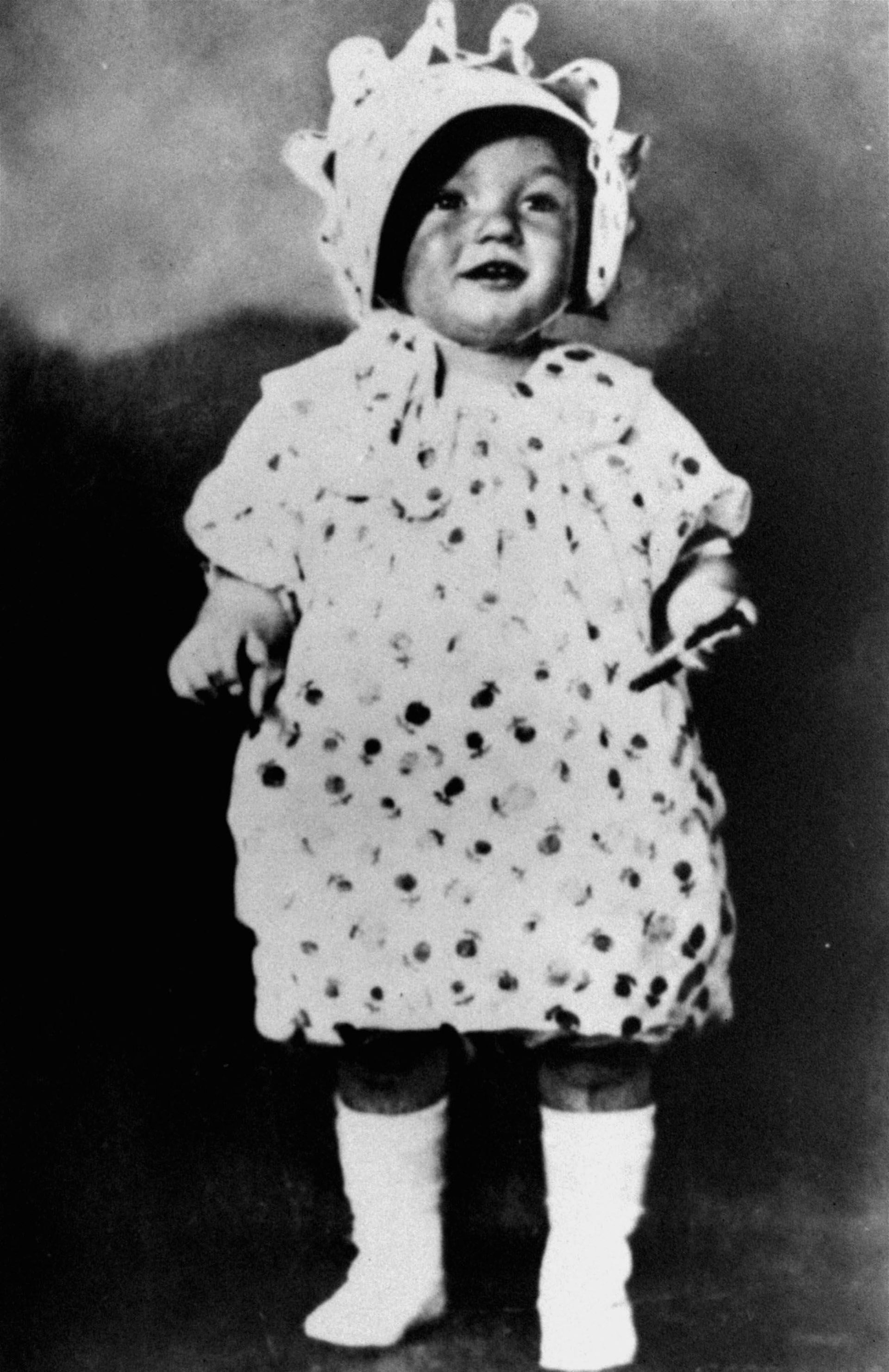 Мэрилин Монро в детстве Мэрилин Монро в детстве - РИА Новости, 1920, 06.11.2025