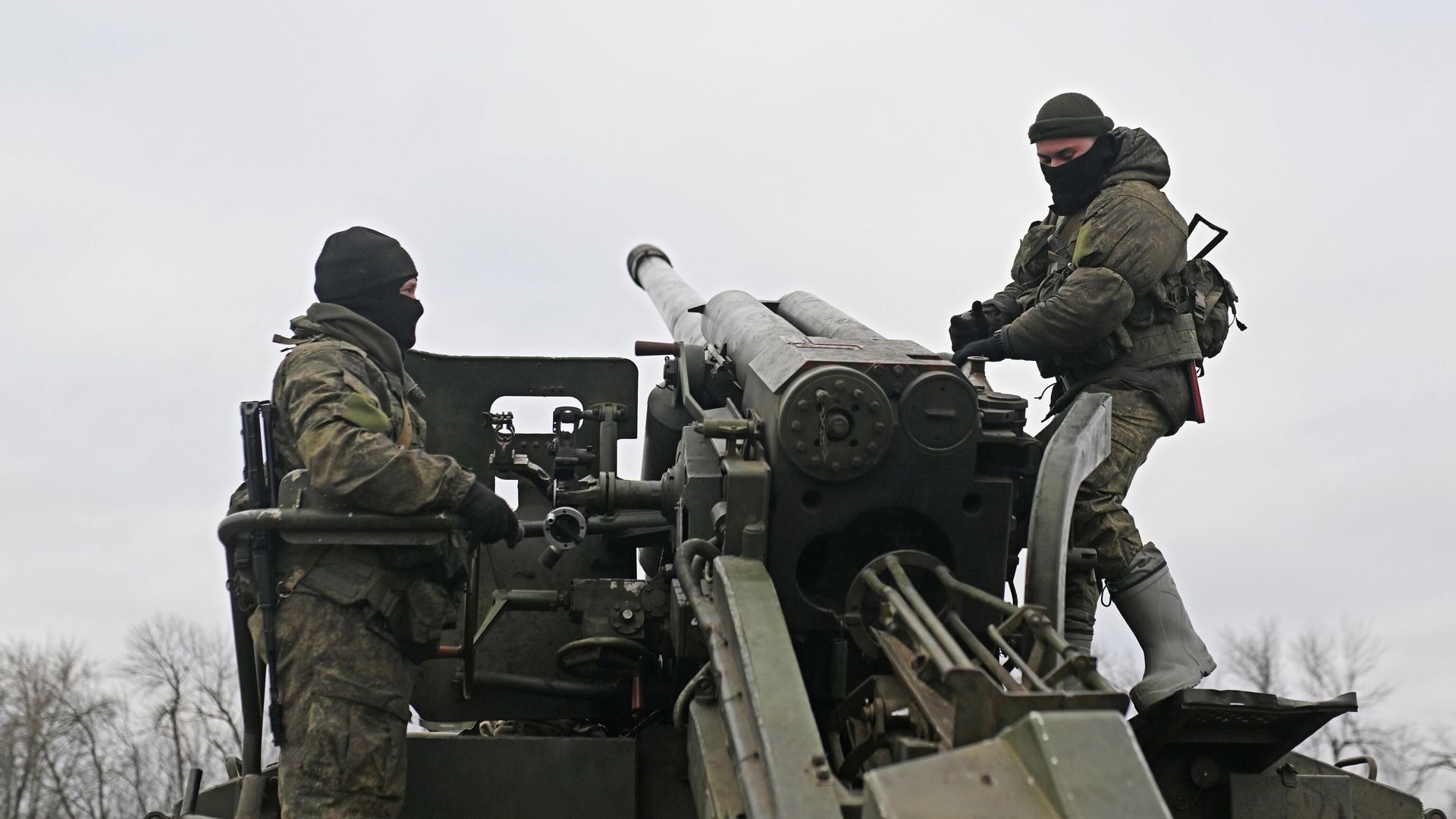Военнослужащие МО РФ за работой на САУ Гиацинт-С Военнослужащие МО РФ за работой на САУ Гиацинт-С - РИА Новости, 1920, 02.03.2025