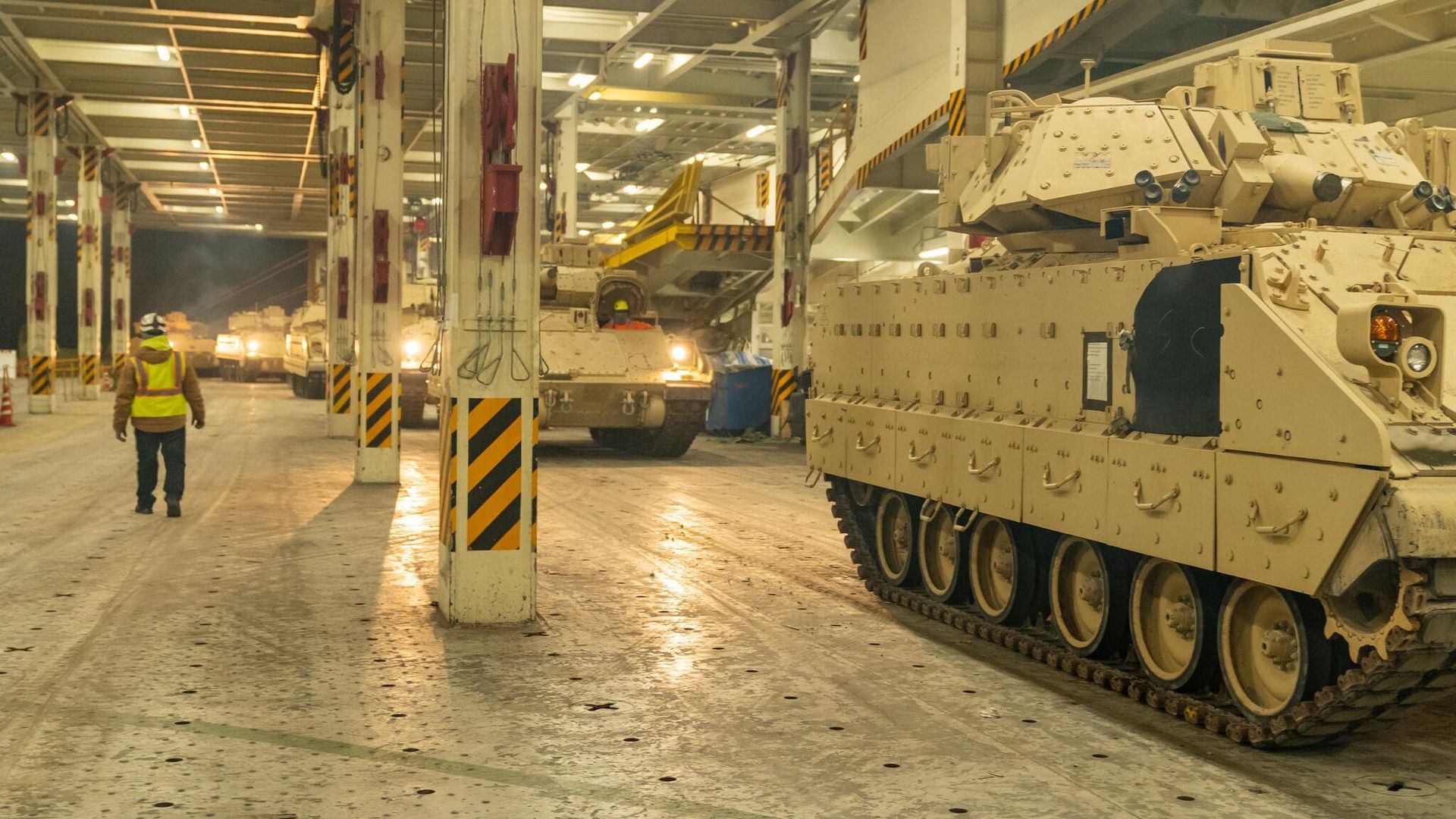 Отправка американских БМП Bradley на Украину Отправка американских БМП Bradley на Украину - РИА Новости, 1920, 02.03.2023