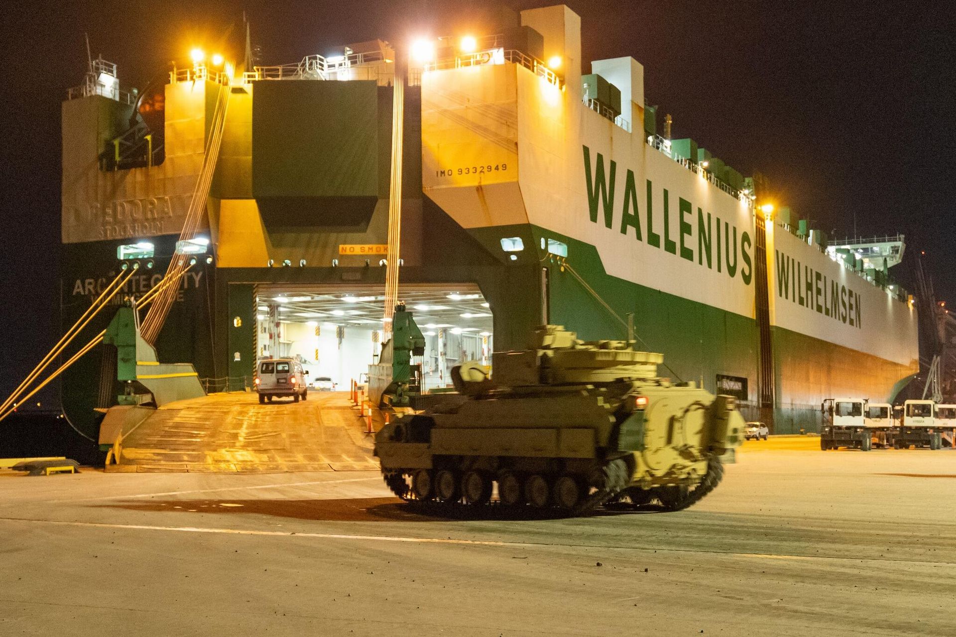 Отправка американских БМП Bradley на Украину Отправка американских БМП Bradley на Украину - РИА Новости, 1920, 19.07.2023