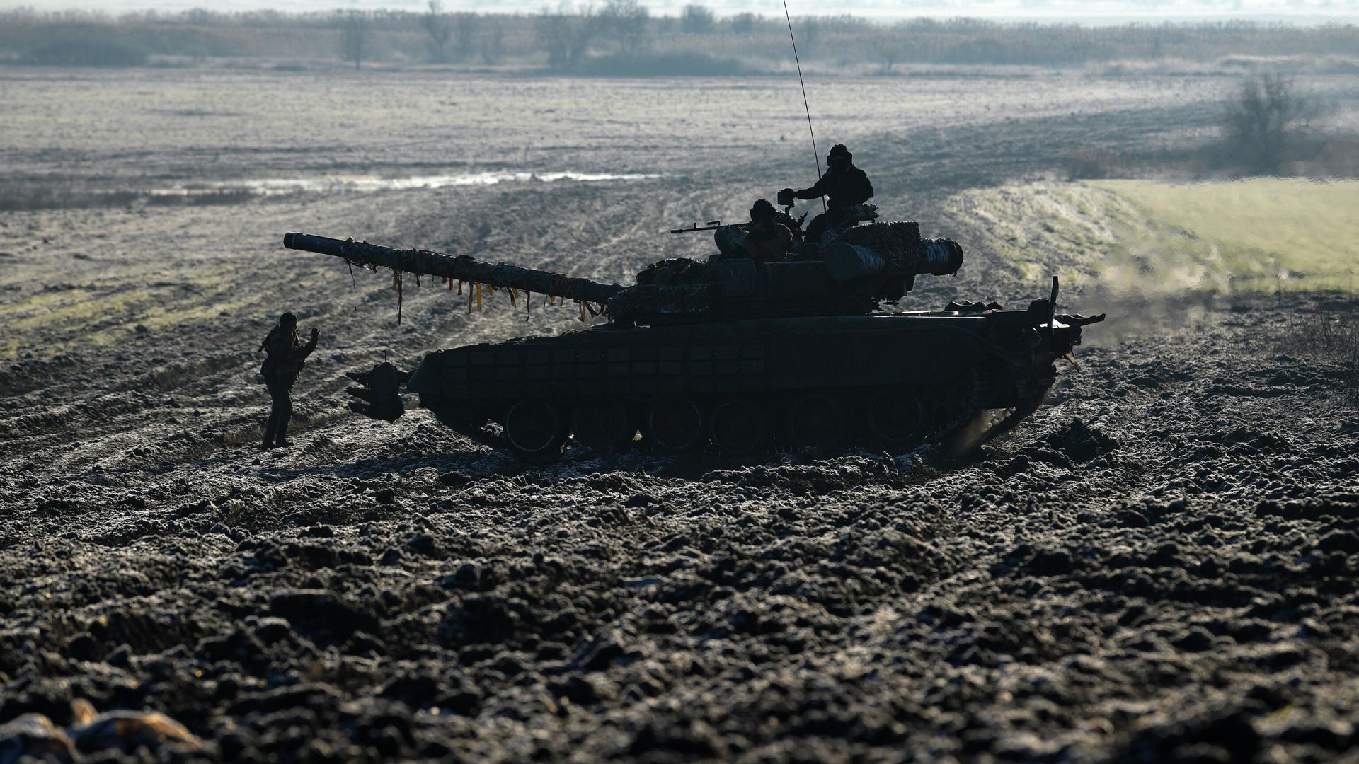 Экипаж танка Т-80 вооруженных сил РФ в зоне проведения СВО Экипаж танка Т-80 вооруженных сил РФ в зоне проведения СВО - РИА Новости, 1920, 07.08.2023