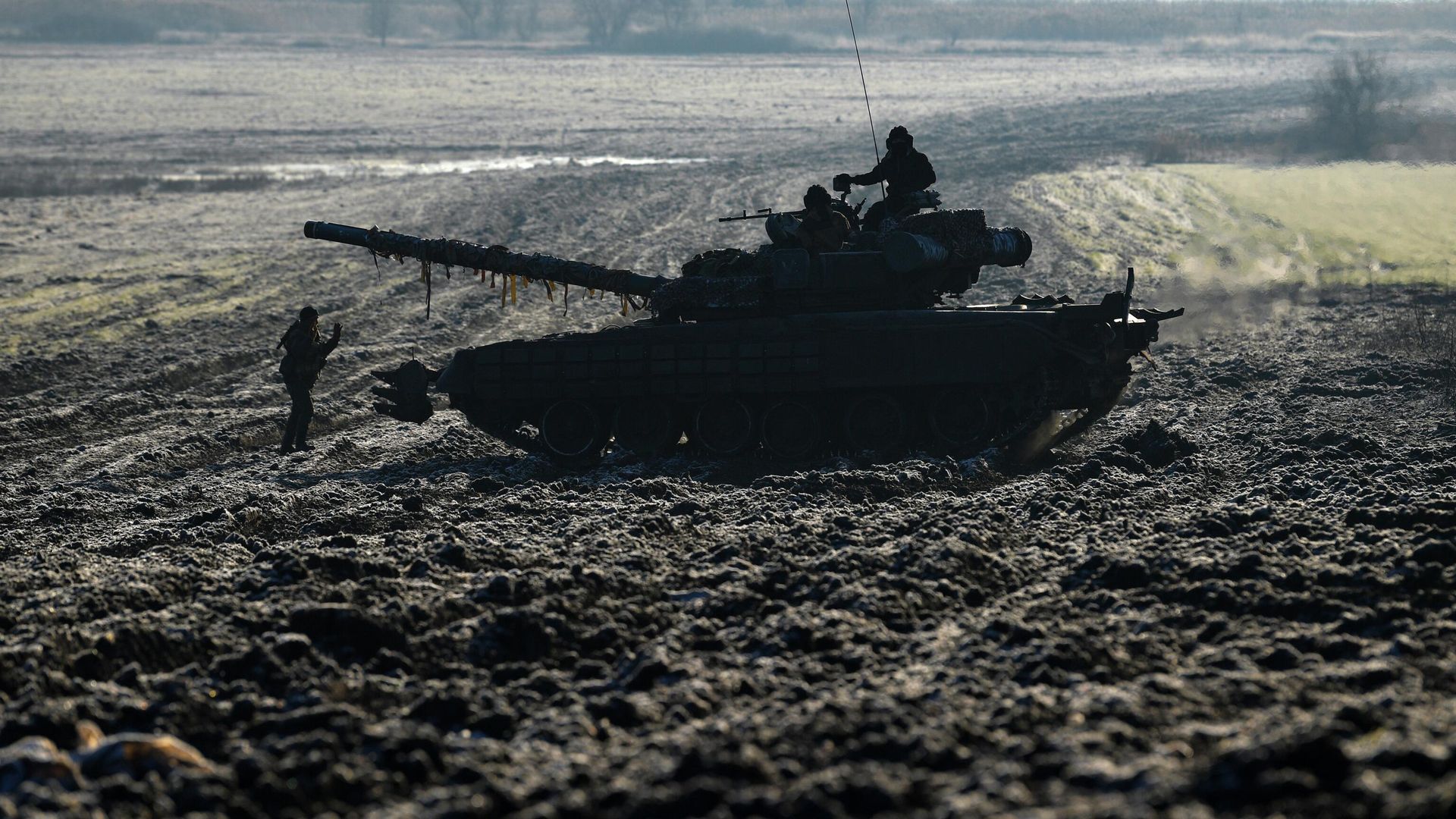 Экипаж танка Т-80 вооруженных сил РФ в зоне проведения СВО Экипаж танка Т-80 вооруженных сил РФ в зоне проведения СВО - РИА Новости, 1920, 07.08.2023
