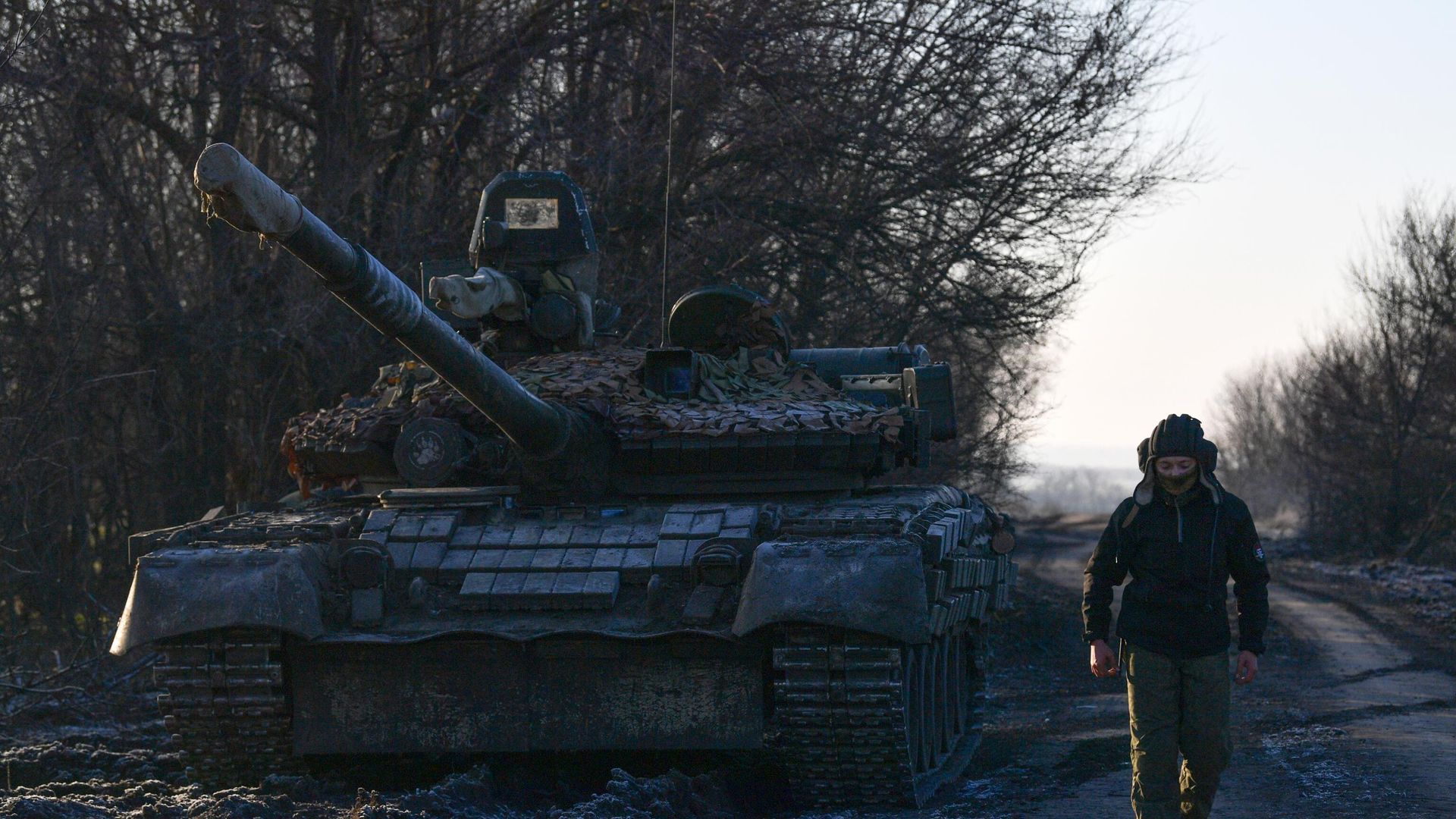 Военнослужащий вооруженных сил РФ у танка Т-80 в зоне проведения СВО Военнослужащий вооруженных сил РФ у танка Т-80 в зоне проведения СВО - РИА Новости, 1920, 10.02.2024