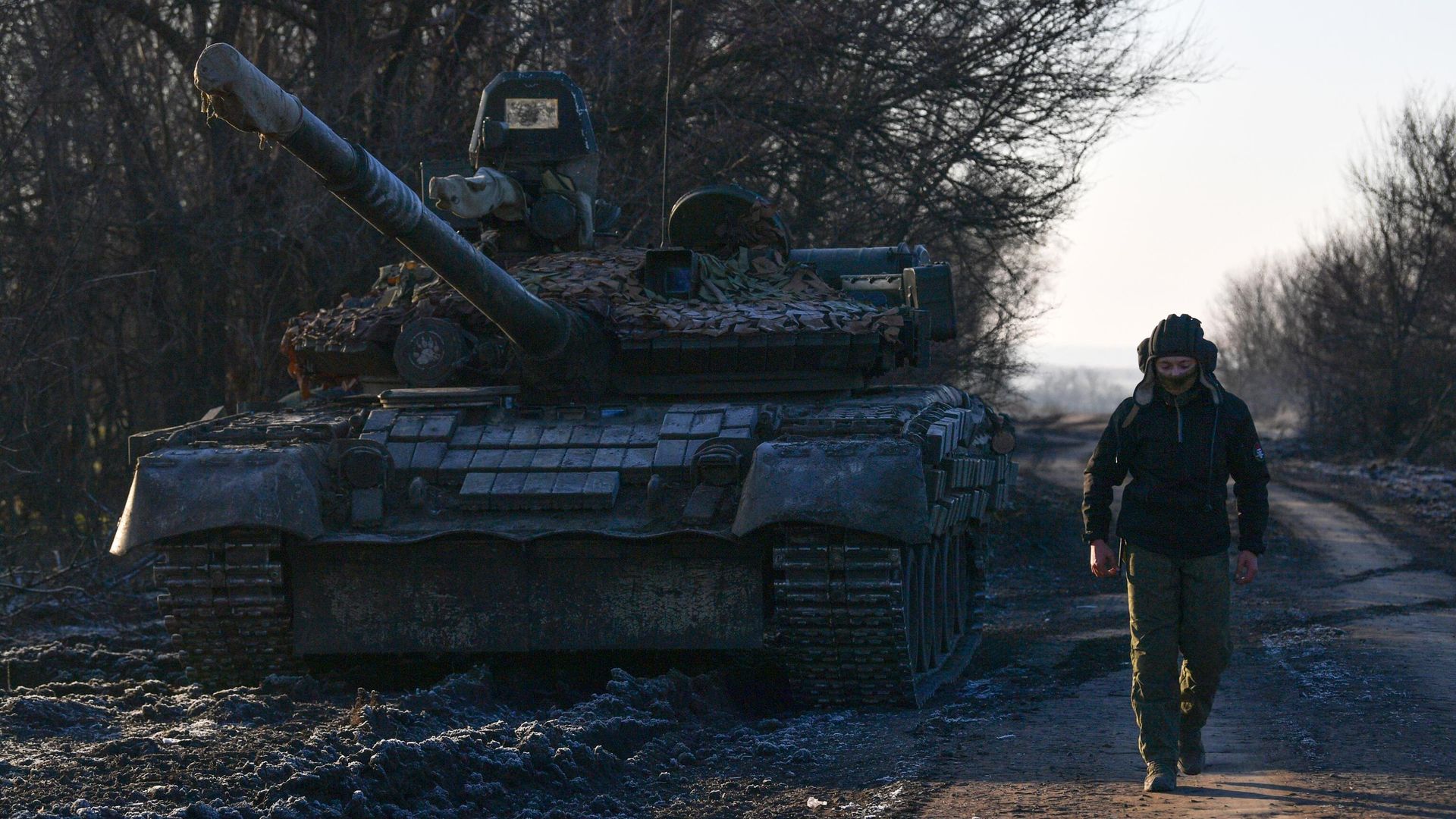 Военнослужащий вооруженных сил РФ у танка Т-80 в зоне проведения СВО Военнослужащий вооруженных сил РФ у танка Т-80 в зоне проведения СВО - РИА Новости, 1920, 10.02.2024