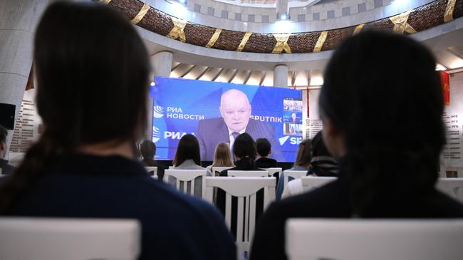 Трансляция выступления генерального директора медиагруппы Россия сегодня Дмитрия Киселева в рамках презентации проекта Освобождение.1943 на открытии фотовыставки Освобождение. Сталинград в Государственном историко-мемориальном музее-заповеднике Сталинградская битва в Волгограде