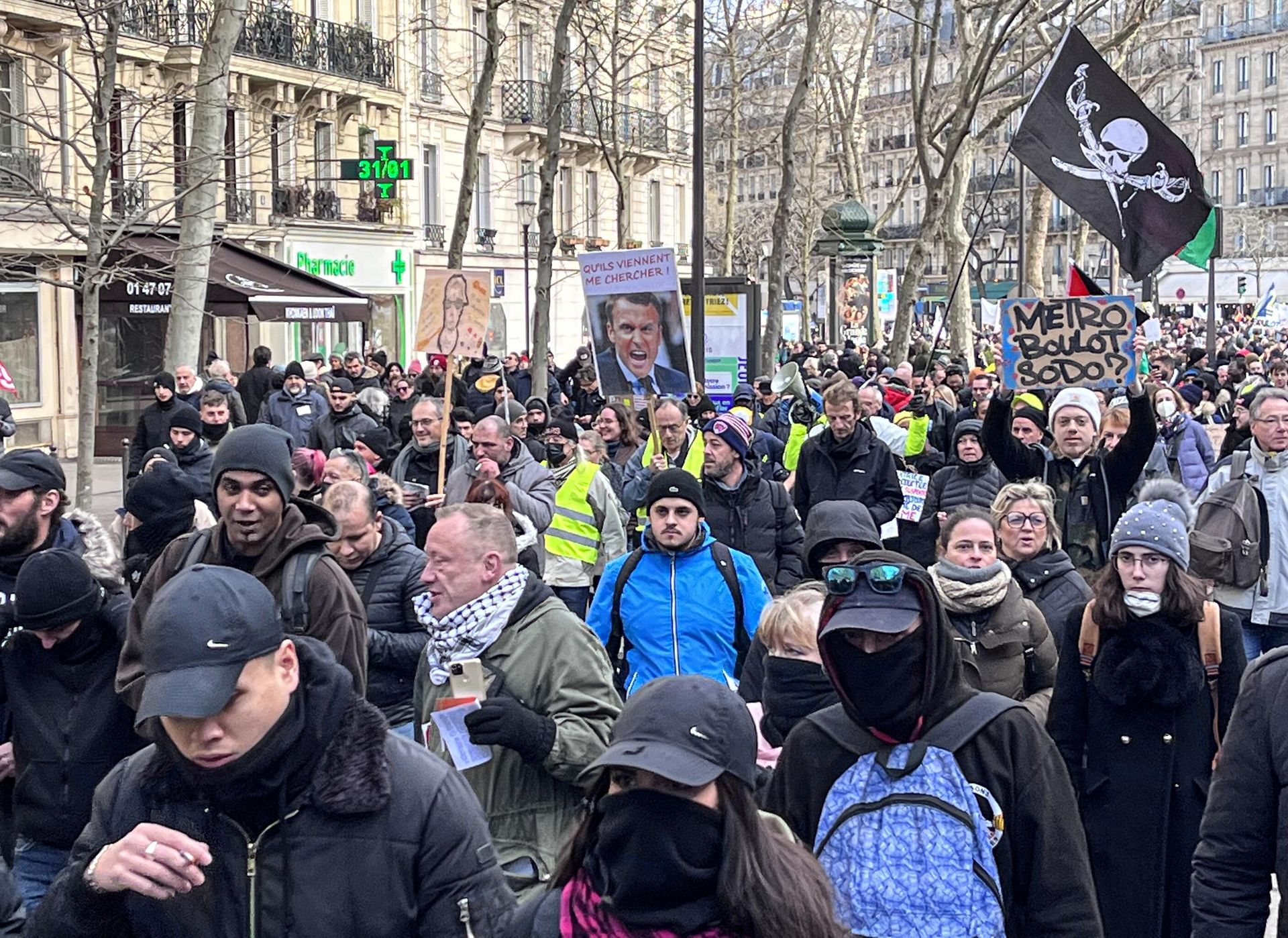 Участники акции протеста в Париже против повышения пенсионного возраста во Франции Участники акции протеста в Париже против повышения пенсионного возраста во Франции - РИА Новости, 1920, 25.03.2024