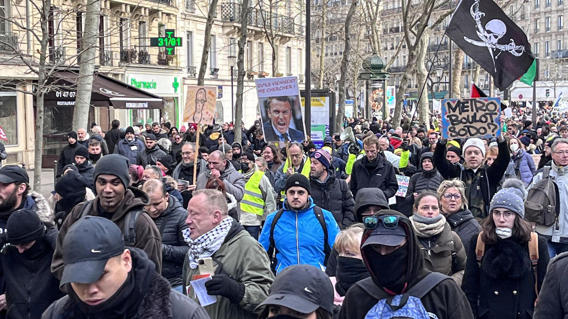 Участники акции протеста в Париже против повышения пенсионного возраста во Франции Участники акции протеста в Париже против повышения пенсионного возраста во Франции - РИА Новости, 1920, 31.01.2023