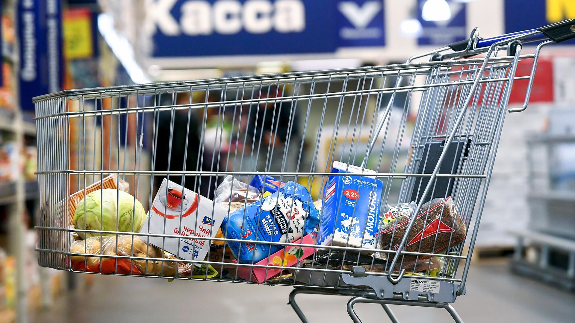 Тележка с продуктами в магазине Тележка с продуктами в магазине - РИА Новости, 1920, 13.09.2026