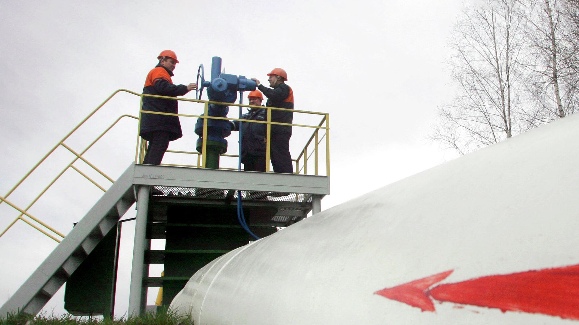 Рабочие на нефтепроводе Дружба Рабочие на нефтепроводе Дружба - РИА Новости, 1920, 04.09.2019