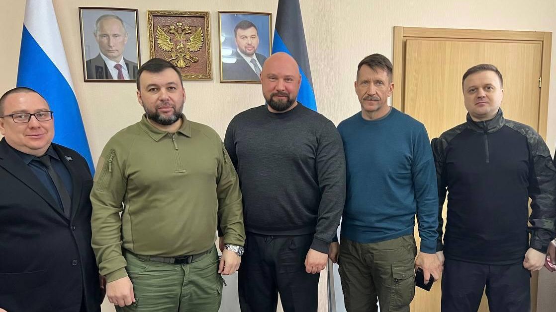 Врио главы ДНР Денис Пушилин во время встречи с делегацией ЛДПР в Донецке Врио главы ДНР Денис Пушилин во время встречи с делегацией ЛДПР в Донецке - РИА Новости, 1920, 01.02.2023
