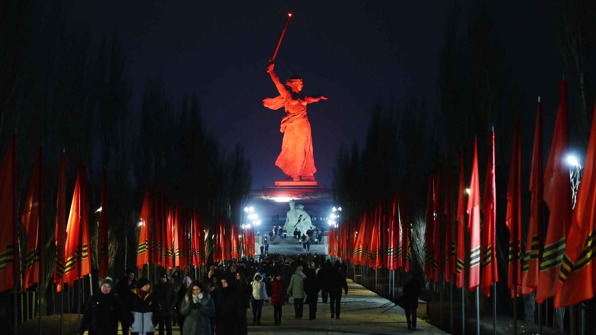 Монумент Родина-мать зовет! на Мамаевом кургане в Волгограде, подсвеченный в рамках историко-патриотического проекта Мост Памяти Монумент Родина-мать зовет! на Мамаевом кургане в Волгограде, подсвеченный в рамках историко-патриотического проекта Мост Памяти - РИА Новости, 1920, 02.02.2023