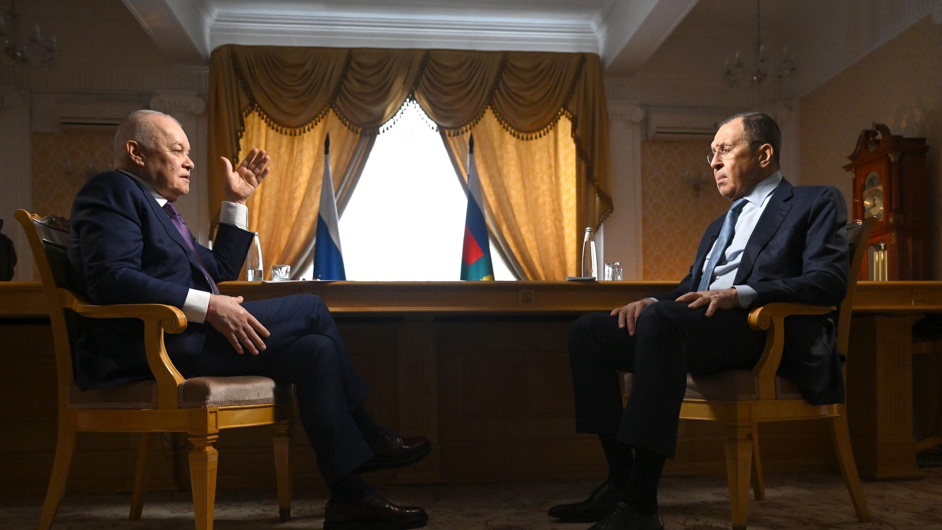 Министр иностранных дел РФ Сергей Лавров во время интервью генеральному директору медиагруппы Россия сегодня Дмитрию Киселеву Министр иностранных дел РФ Сергей Лавров во время интервью генеральному директору медиагруппы Россия сегодня Дмитрию Киселеву - РИА Новости, 1920, 02.02.2023