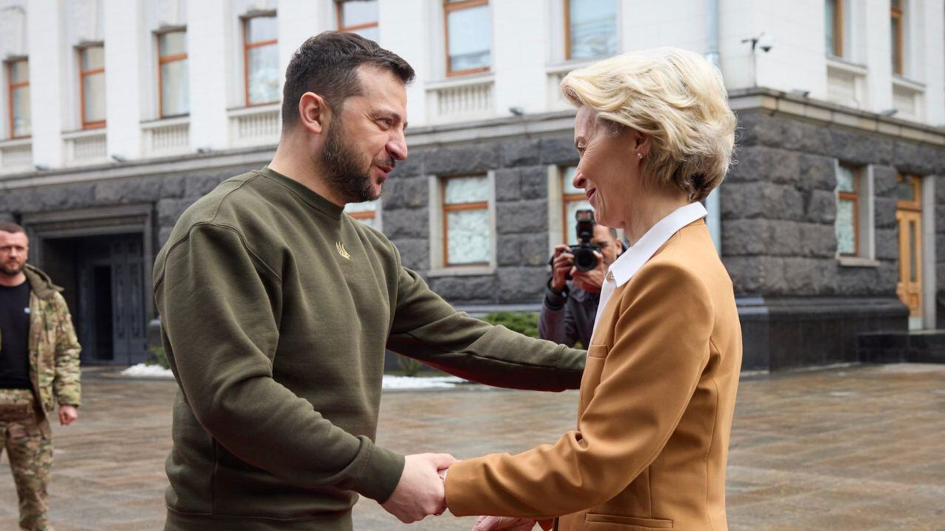 Президент Украины Владимир Зеленский во время встречи с главой Еврокомиссии Урсулой фон дер Ляйен в Киеве Президент Украины Владимир Зеленский во время встречи с главой Еврокомиссии Урсулой фон дер Ляйен в Киеве - РИА Новости, 1920, 03.02.2023